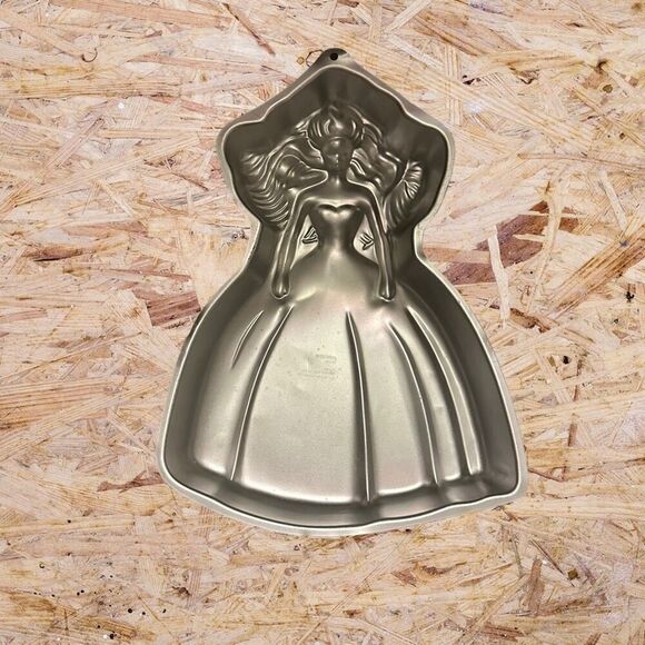 Vintage Lot 4 Wilton Cake Pans Taz, Princess Barbie, Train, Power Ranger - Picture 3 of 5